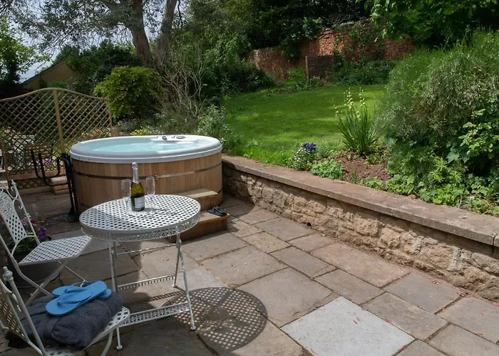 Loft Nr Bath & With Hot Tub Apartament