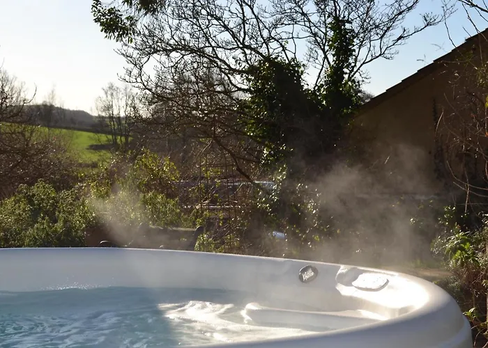 Loft Nr Bath & With Hot Tub Apartament