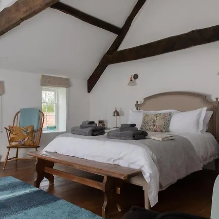 Loft Nr Bath & With Hot Tub Appartamento Bristol