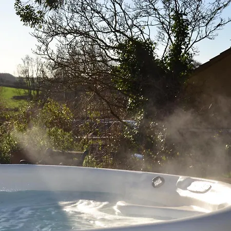 Loft Nr Bath & With Hot Tub Appartamento