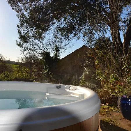 Loft Nr Bath & With Hot Tub Appartamento Bristol