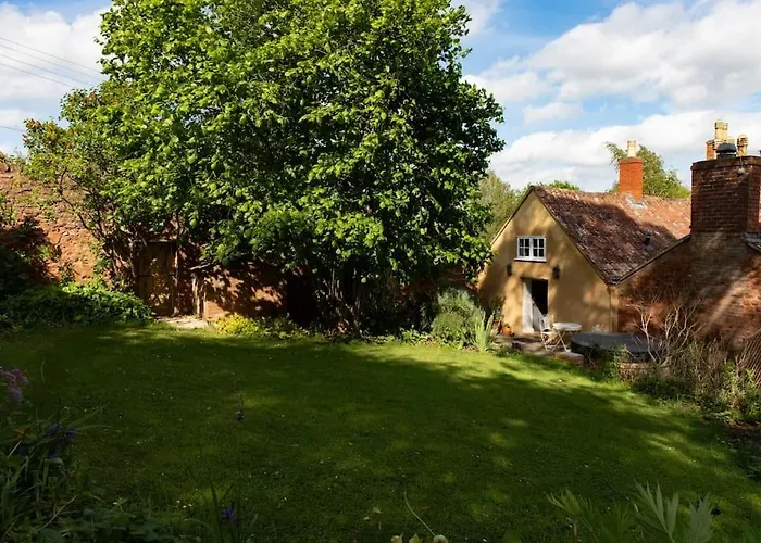 Loft Nr Bath & With Hot Tub *