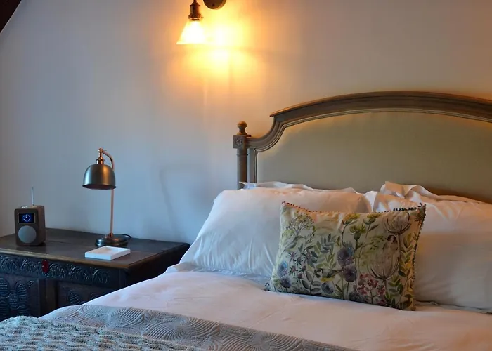 Loft Nr Bath & With Hot Tub