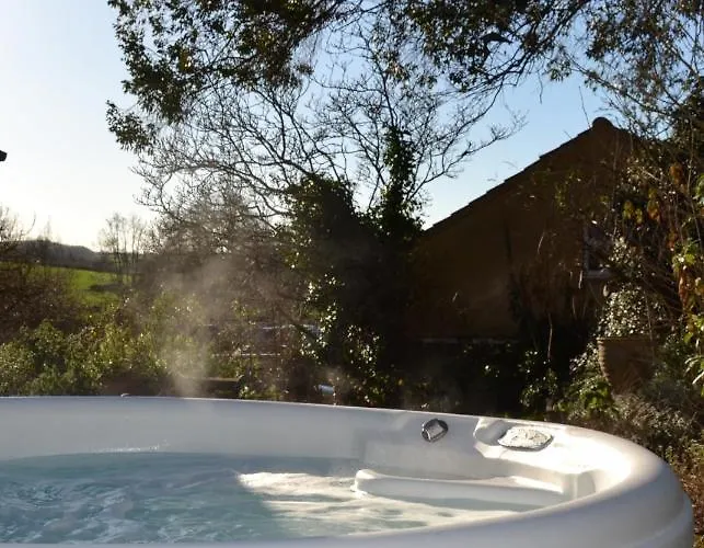 דירה Loft Nr Bath & With Hot Tub *