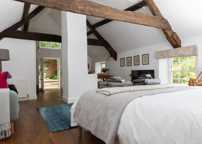 Loft Nr Bath & With Hot Tub Appartamento